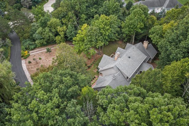 1520 W Manor LANE, River Hills, WI 53217
