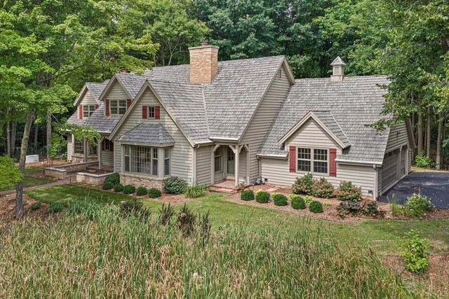 1520 W Manor LANE, River Hills, WI 53217