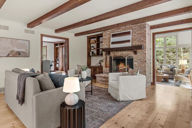 1520 W Manor LANE, River Hills, WI 53217
