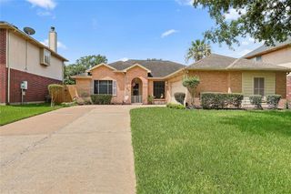 1818 Kemah Oaks Drive, Kemah, TX 77565