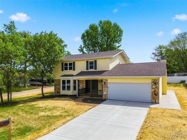 832 Summerview Drive, St Charles, MO 63304