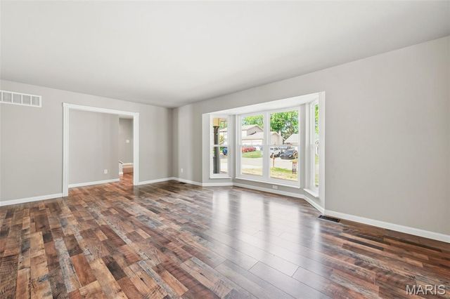 832 Summerview Drive, St Charles, MO 63304