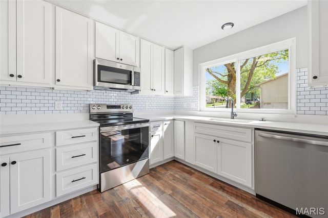 832 Summerview Drive, St Charles, MO 63304