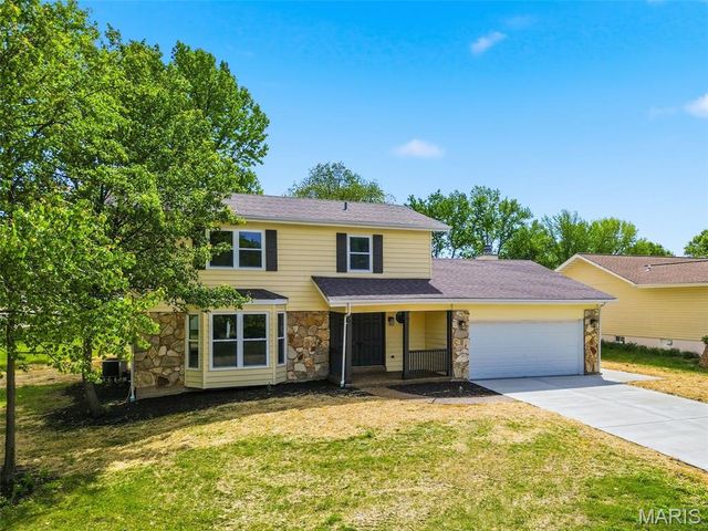 832 Summerview Drive, St Charles, MO 63304