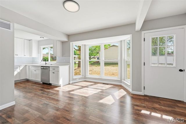 832 Summerview Drive, St Charles, MO 63304