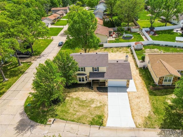 832 Summerview Drive, St Charles, MO 63304