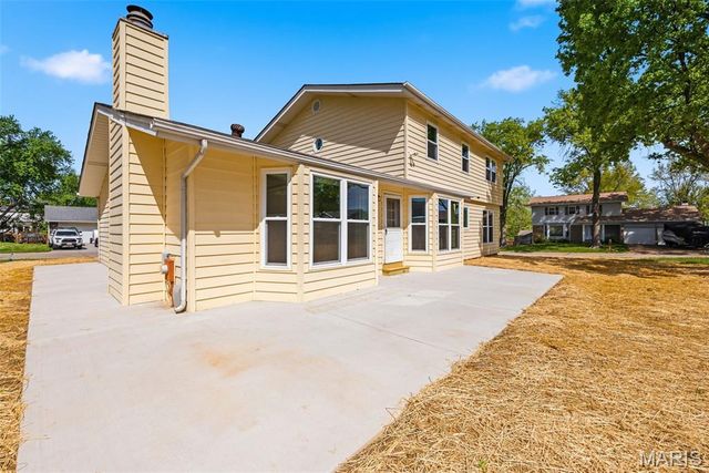 832 Summerview Drive, St Charles, MO 63304