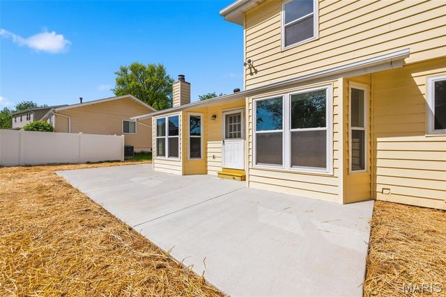 832 Summerview Drive, St Charles, MO 63304