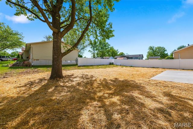 832 Summerview Drive, St Charles, MO 63304