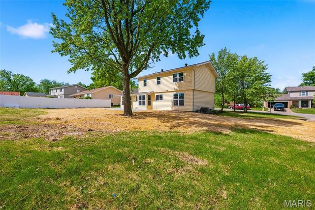 832 Summerview Drive, St Charles, MO 63304