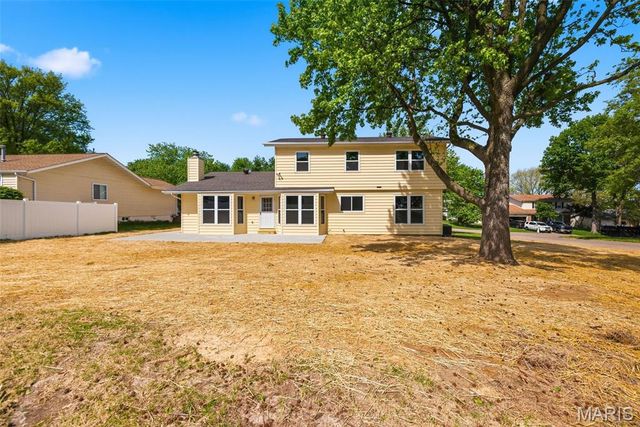 832 Summerview Drive, St Charles, MO 63304