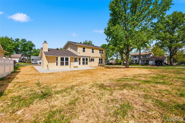 832 Summerview Drive, St Charles, MO 63304