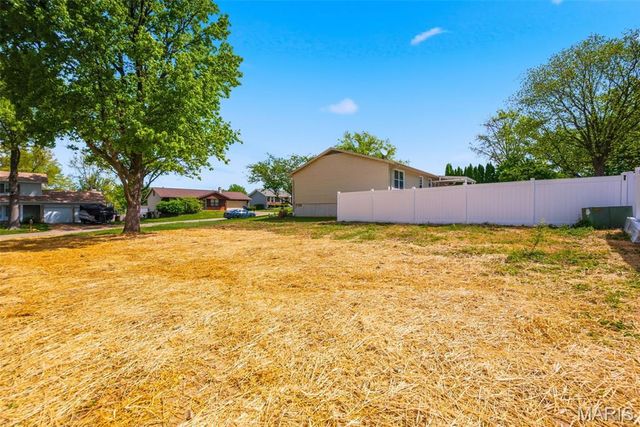 832 Summerview Drive, St Charles, MO 63304