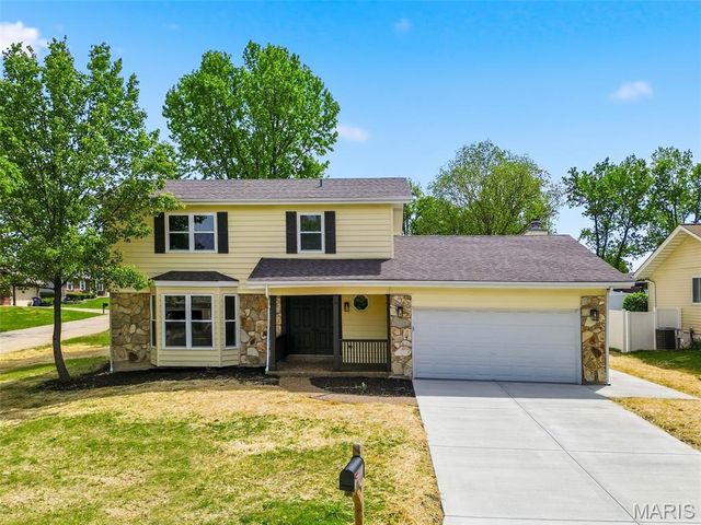 832 Summerview Drive, St Charles, MO 63304