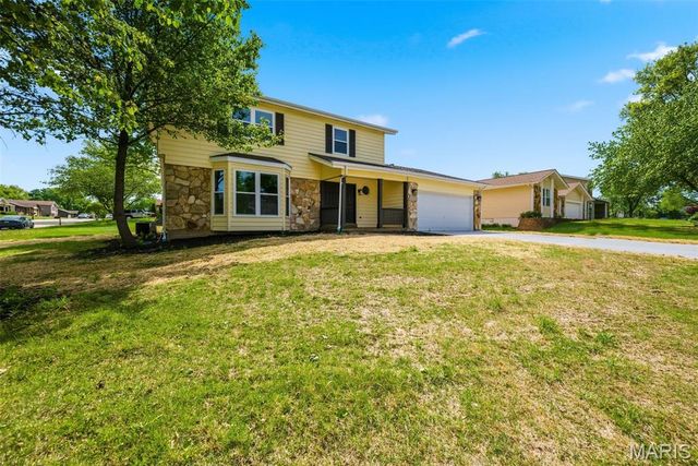 832 Summerview Drive, St Charles, MO 63304