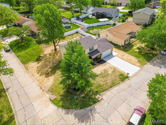 832 Summerview Drive, St Charles, MO 63304
