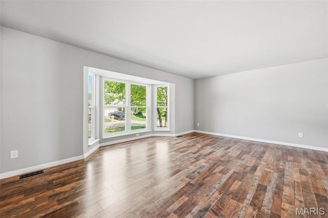 832 Summerview Drive, St Charles, MO 63304
