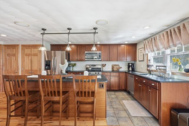 92 Central St, Georgetown, MA 01833