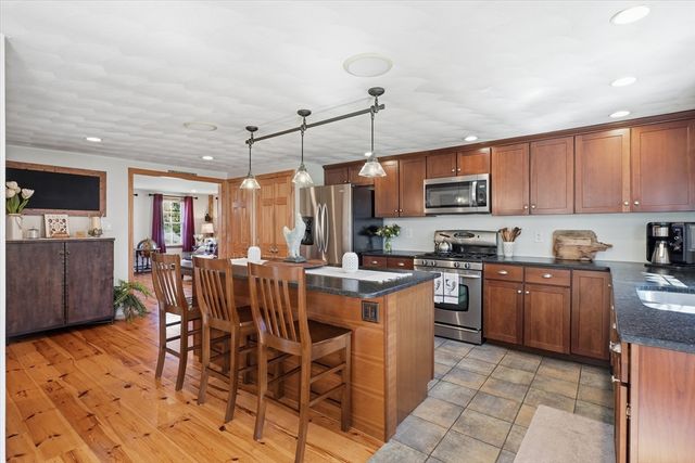 92 Central St, Georgetown, MA 01833