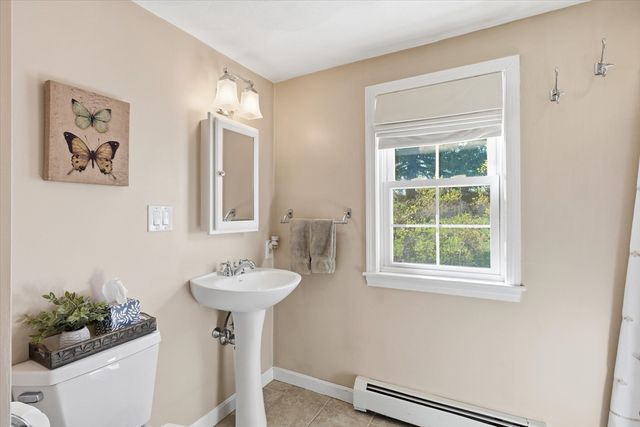 92 Central St, Georgetown, MA 01833