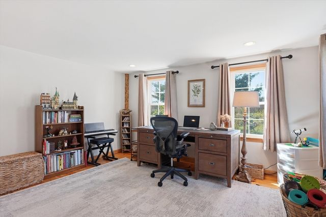92 Central St, Georgetown, MA 01833