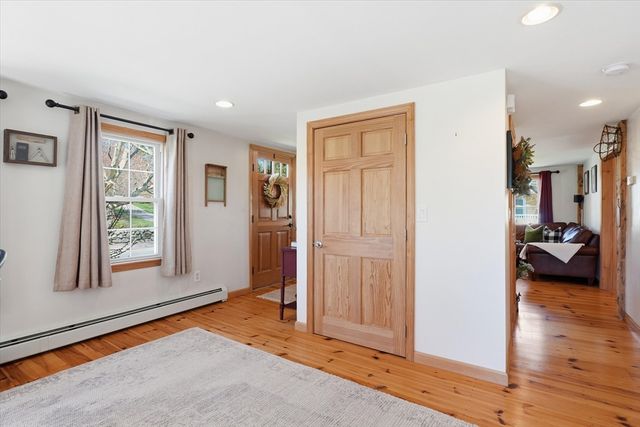 92 Central St, Georgetown, MA 01833