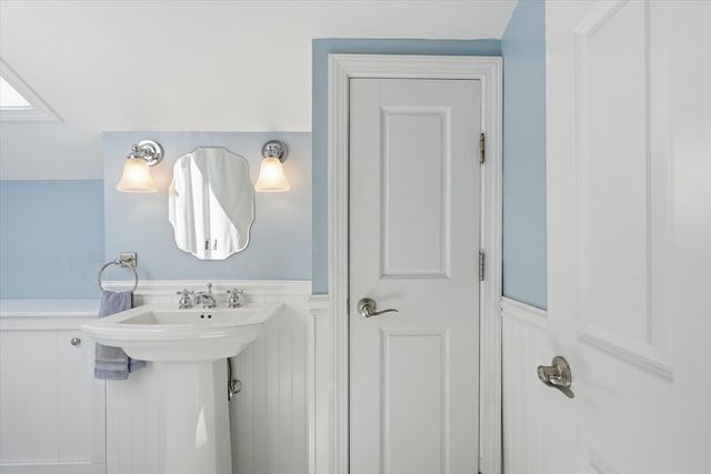 92 Central St, Georgetown, MA 01833