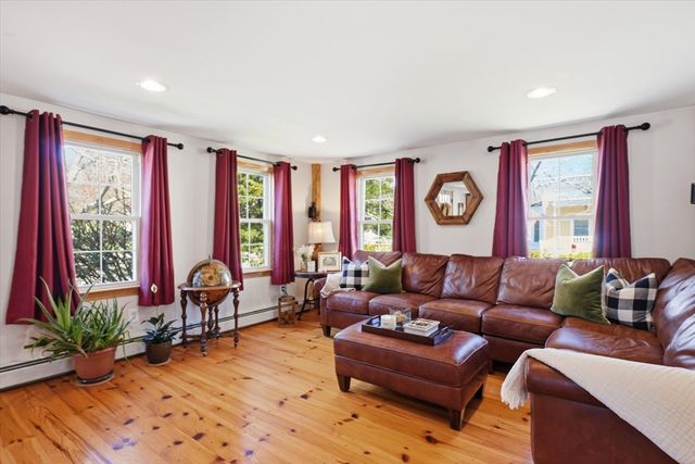 92 Central St, Georgetown, MA 01833