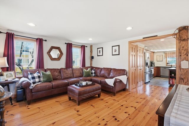 92 Central St, Georgetown, MA 01833