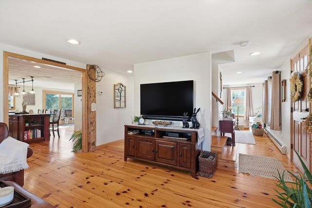 92 Central St, Georgetown, MA 01833