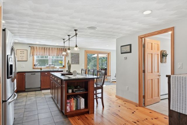 92 Central St, Georgetown, MA 01833