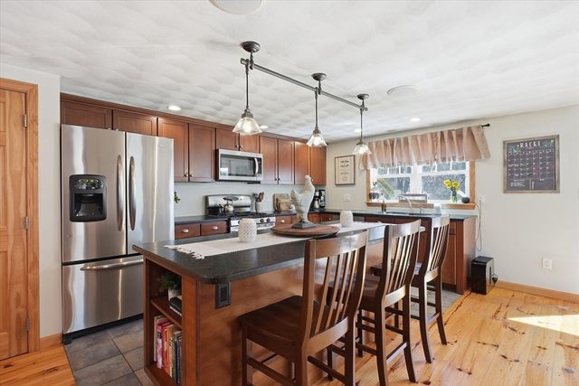 92 Central St, Georgetown, MA 01833