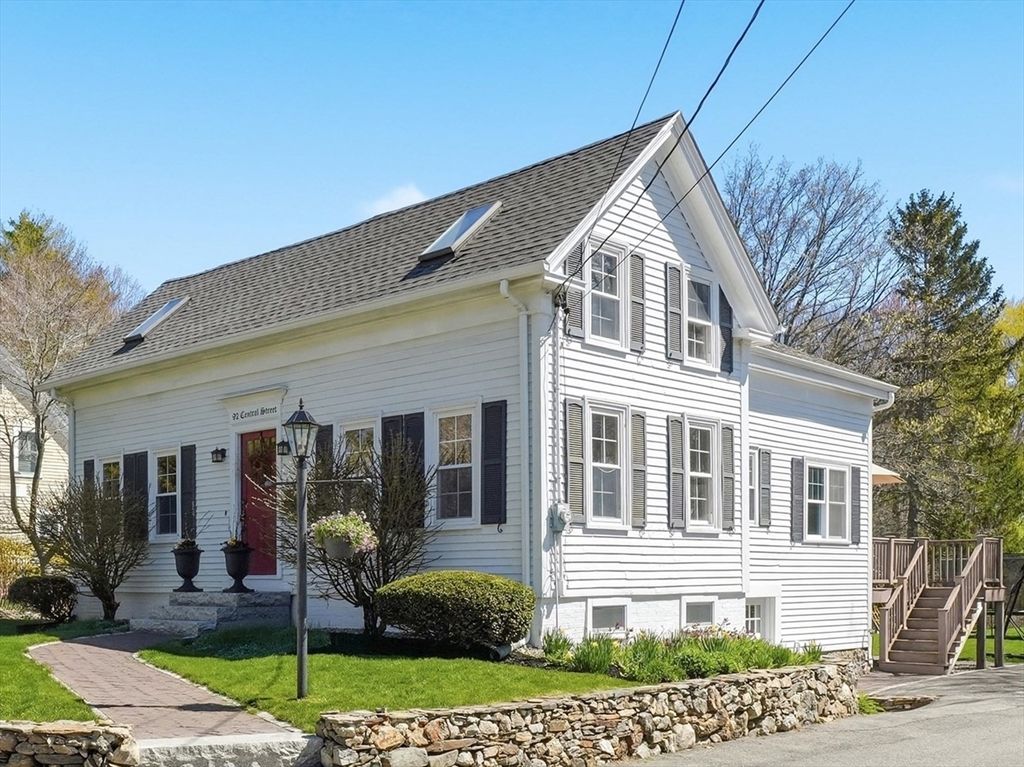 92 Central St, Georgetown, MA 01833