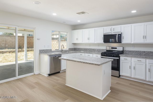 1818 Linda Vista Avenue, Lancaster, CA 93535