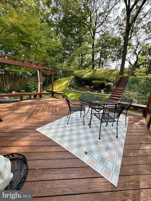 7412 GARY, Springfield, VA 22150