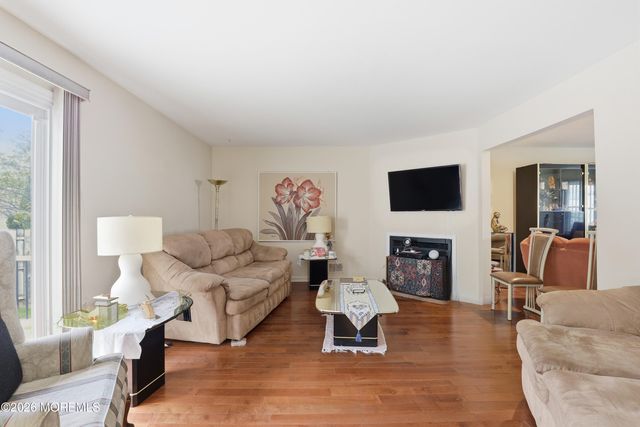 40 La Valencia Road, Old Bridge, NJ 08857