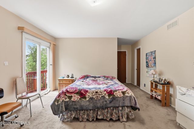 40 La Valencia Road, Old Bridge, NJ 08857