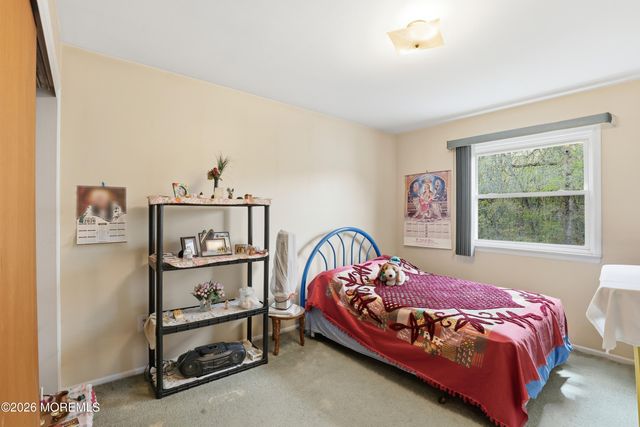 40 La Valencia Road, Old Bridge, NJ 08857