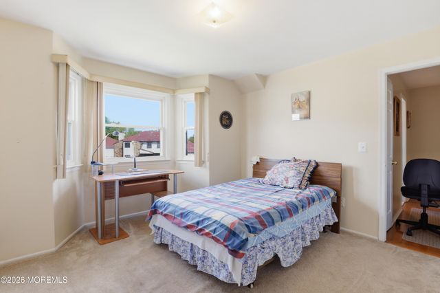 40 La Valencia Road, Old Bridge, NJ 08857