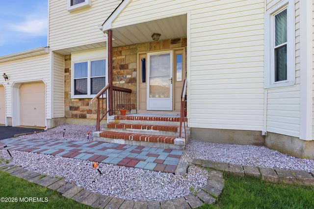 40 La Valencia Road, Old Bridge, NJ 08857