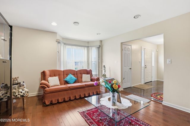 40 La Valencia Road, Old Bridge, NJ 08857