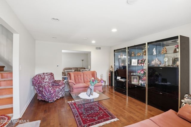 40 La Valencia Road, Old Bridge, NJ 08857