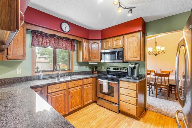 681 Cottonwood Court, West Fargo, ND 58078