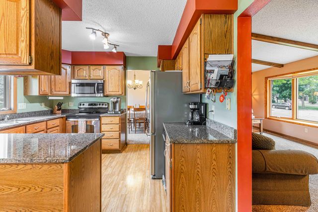681 Cottonwood Court, West Fargo, ND 58078