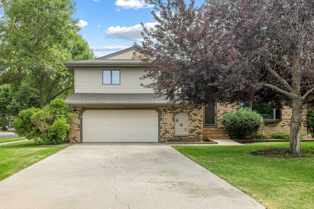 681 Cottonwood Court, West Fargo, ND 58078