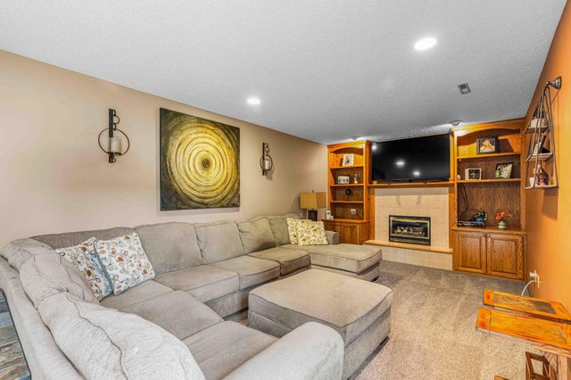 681 Cottonwood Court, West Fargo, ND 58078