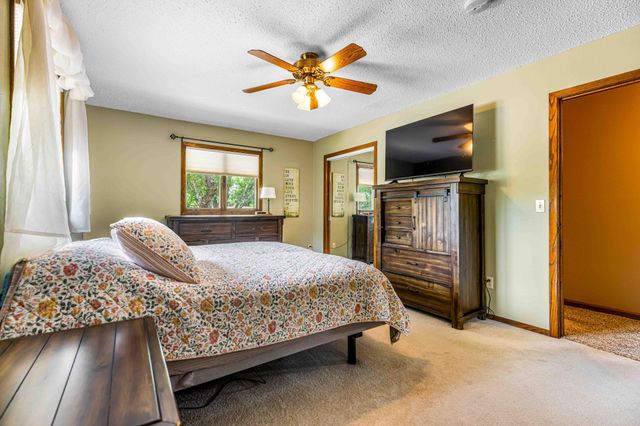 681 Cottonwood Court, West Fargo, ND 58078
