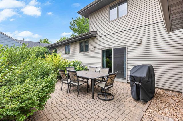 681 Cottonwood Court, West Fargo, ND 58078