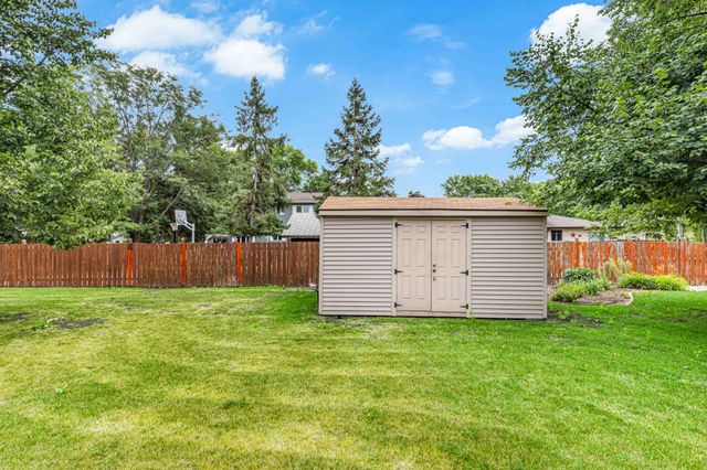 681 Cottonwood Court, West Fargo, ND 58078