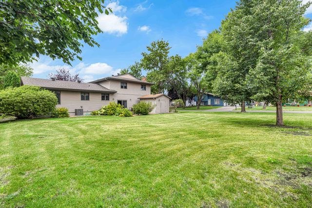 681 Cottonwood Court, West Fargo, ND 58078